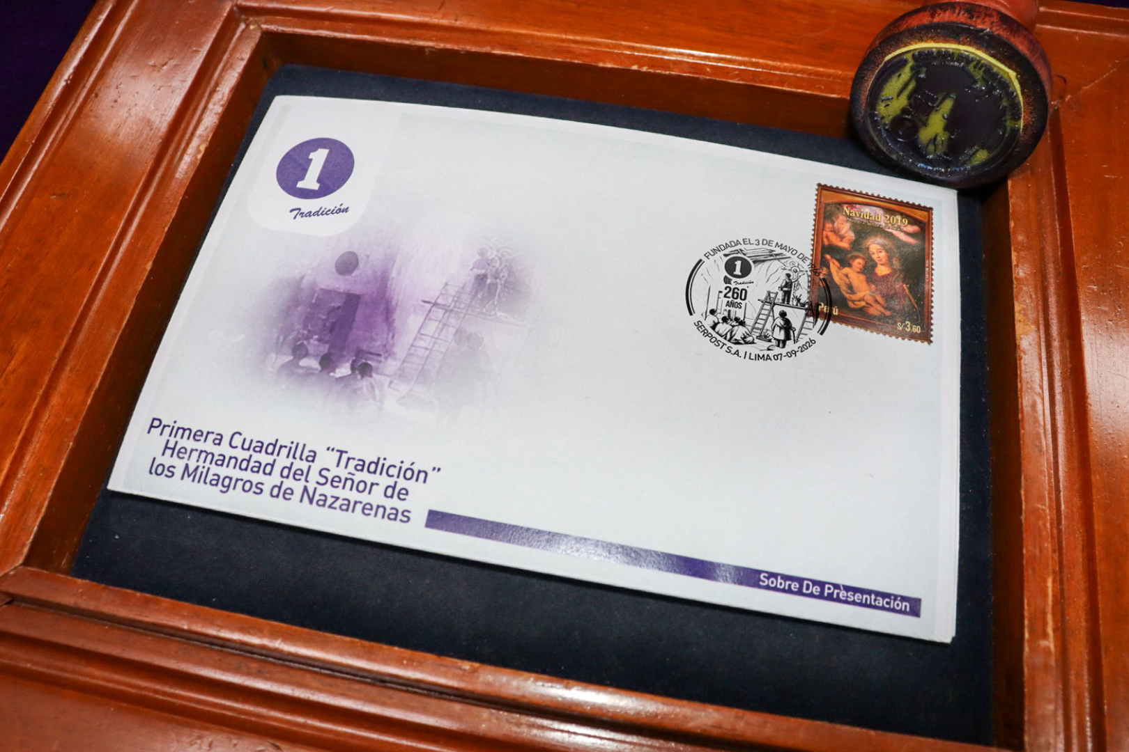 Serpost presenta matasello conmemorativo en homenaje a la Primera Cuadrilla de la Hermandad del Señor de los Milagros